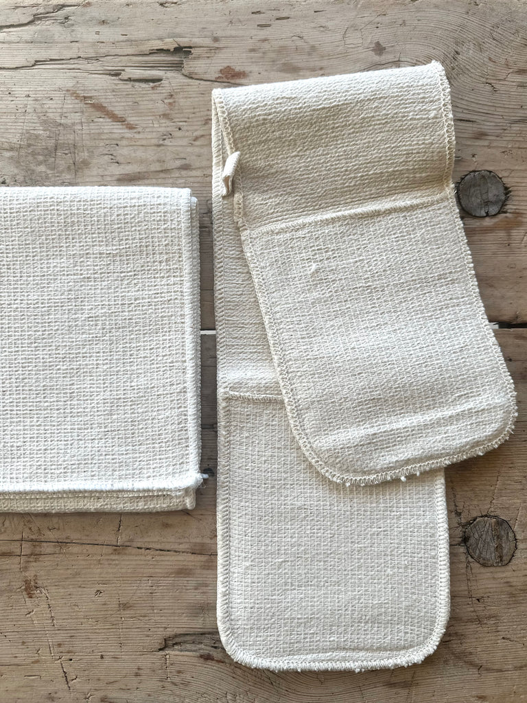 traditional oven gloves and cloths